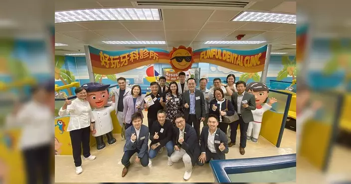 越毅強參觀學童牙科診所 與衛生署署長交流