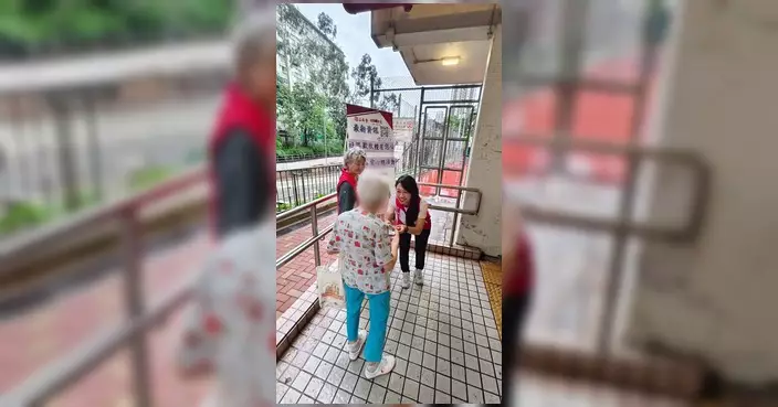 陳穎欣石圍角邨派愛心糉 跟進公屋門鎖問題獲房署回應