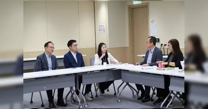 跟進環翠邨鐵閘鎖位問題 植潔鈴促房屋署優化方案