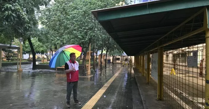 黑雨再臨 馮沛賢即時巡查屯門安定邨排水及棚架情況