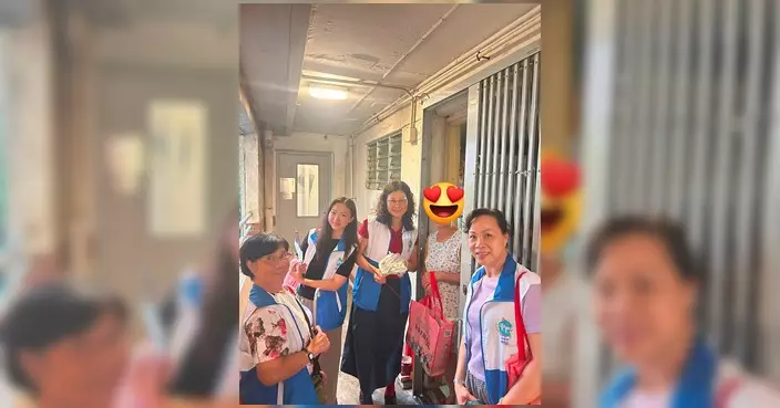 友愛北關愛隊端午送暖 派粽慰問長者及清潔工