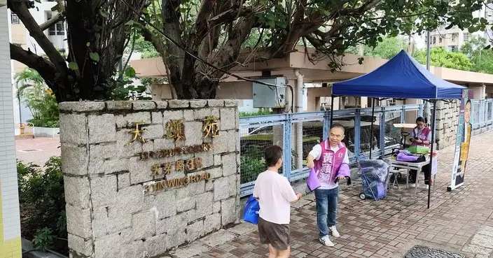 黃頴灝設雙節街站與街坊同歡 禮品全數派發完畢