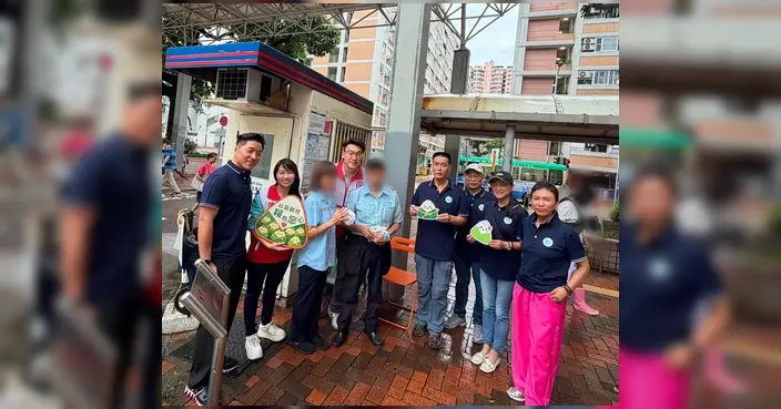陳穎欣聯同區議員及社區幹事 端午節派糉送暖
