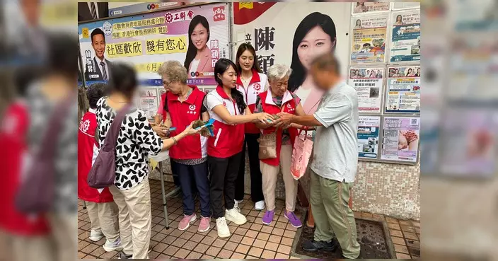 陳穎欣聯同周潔莹石籬派愛心糉 為街坊送上端午祝福