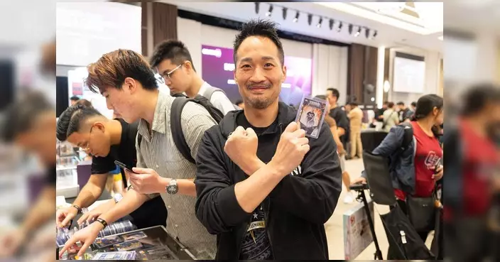 何敬康現身收藏卡盛會 入手CM Punk限量卡感嘆「This is awesome」