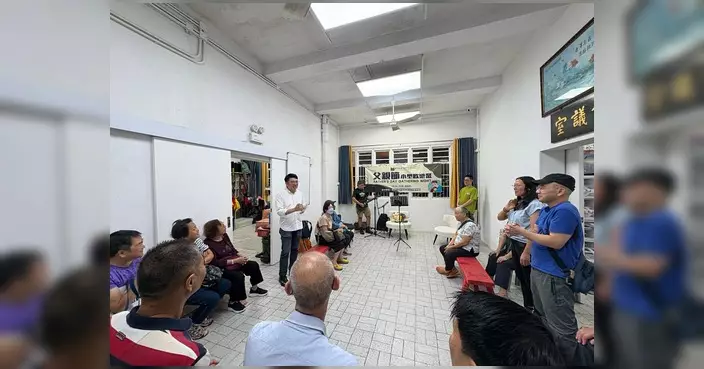 張偉楠辦父親節小型歡樂聚 與居民合唱經典金曲