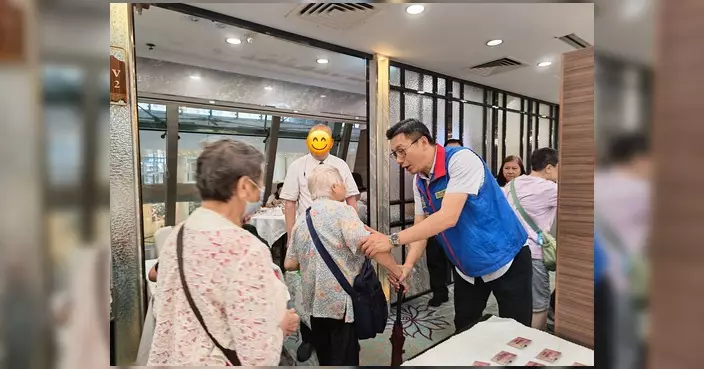 張培剛參與兩場敬老茶聚 盼傳承孝道精神