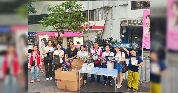 父親節派福袋玩具 林詠欣團隊各區送暖