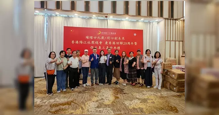 吳啟泰龔美姿出席陽江社團總會慶回歸暨義工嘉許禮