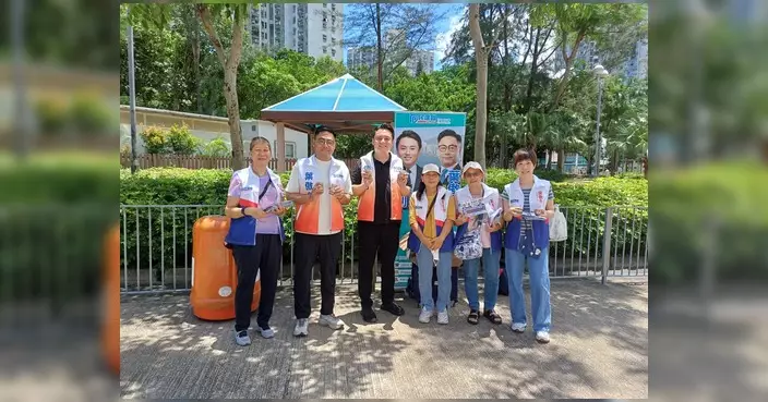 朱煥釗父親節向街坊送茶禮致意