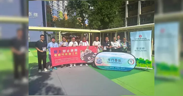 馮沛賢聯同屯門警區及房屋署安定邨宣傳道路安全