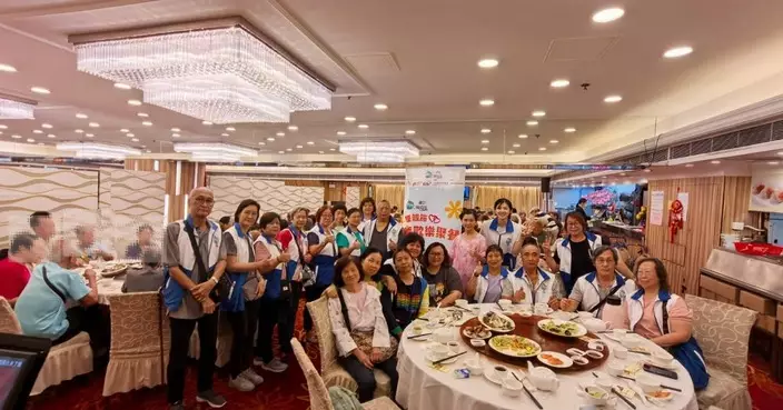 湖景關愛隊辦雙親節午餐 與百位長者共慶佳節