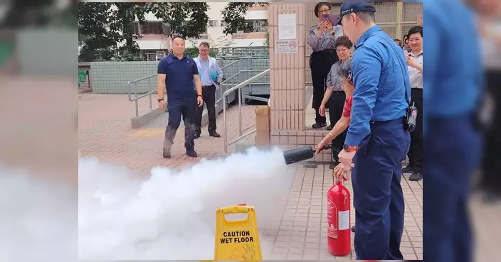 長康邨火警演習響鐘兩分鐘 徐曉杰與街坊疏散學防火