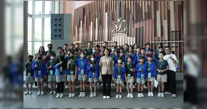 郭芙蓉接待葵青亞斯理衞理小學師生參觀立法會