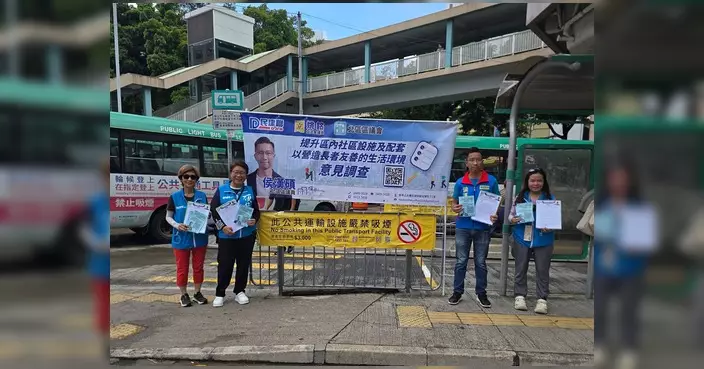 侯漢碩冒雨設街站收集長者意見 推動北區長者友善社區建設