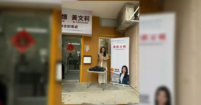 端午前雨中派傘致敬父親 黃碧嬌：辛苦了父親節快樂