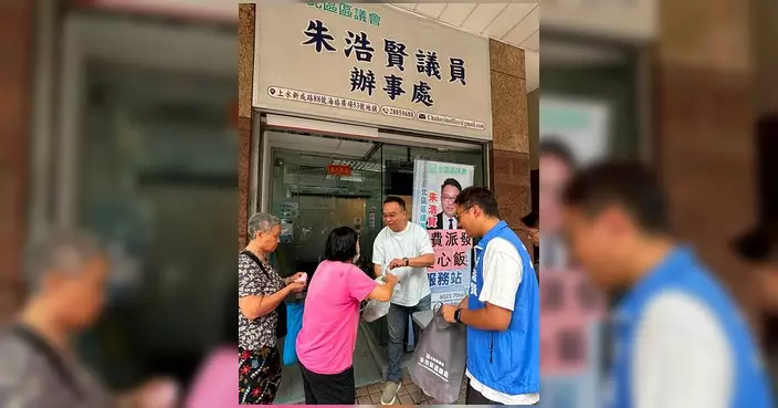 派發愛心飯兼送紙包飲品 朱浩賢關懷北區長者