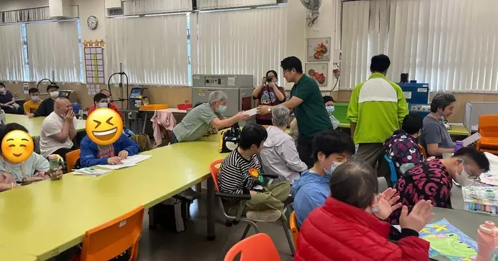 古偉冰區子安探訪匡智學員 分享回歸與航天喜悅