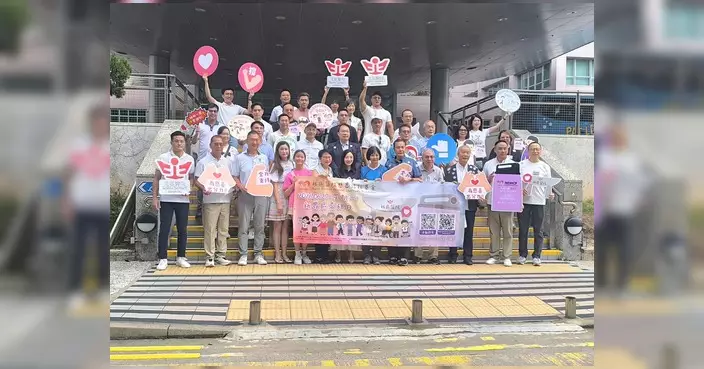 大埔警區義工為北區醫院賣旗籌款 副指揮官到場打氣