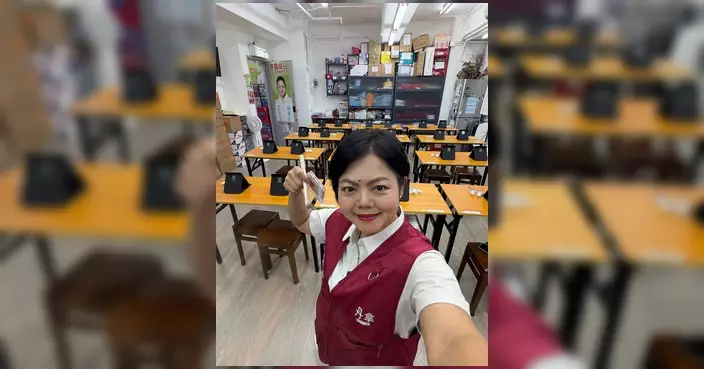 東區關愛隊丹拿隊辦化妝班 街坊學實用技巧獲贈玫瑰花水