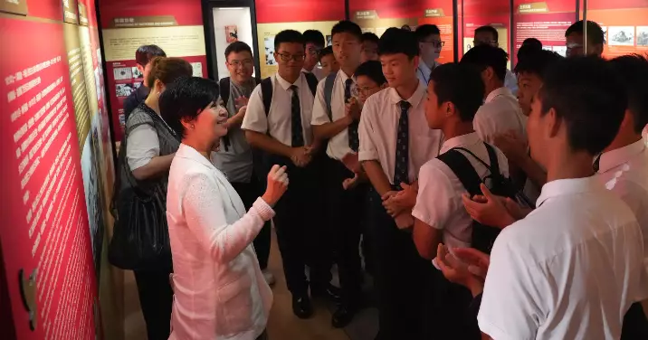 南區學生重溫抗戰歷史 何永賢登艦參觀南寧艦、衡陽艦讚國防實力 - 政府動向 - BP大平台