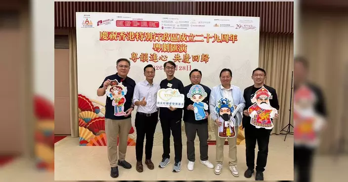 楊鎮華出席粵劇匯演 與居民共慶回歸