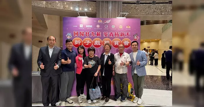 葵青民政處回歸燈飾以中華白海豚為主題 陳穎欣欣賞折子戲同賀