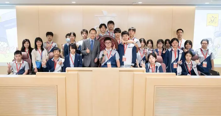 陳紹雄接待九龍三育中學師生 體驗模擬立法會辯論