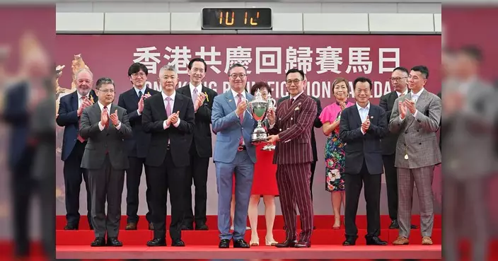 林定國出席慶回歸升旗禮及賽馬日 稱局方正為香港首個五年規劃努力