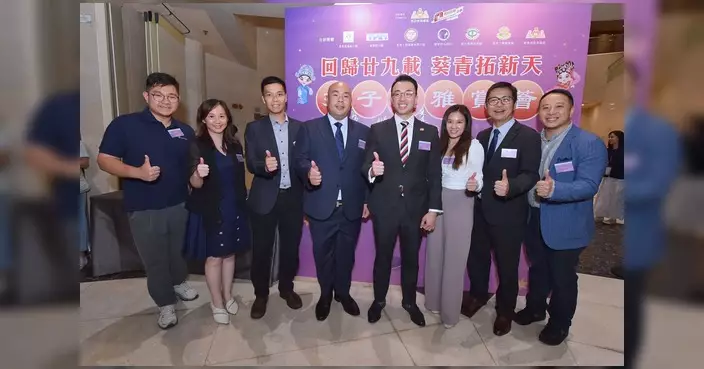 彭熠銘出席折子戲雅賞 與街坊預祝回歸廿九周年