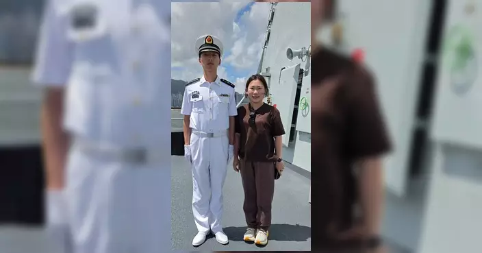 莫繡安三度登艦感嘆祖國航跡越走越寬 從遼寧到衡陽見證深藍力量