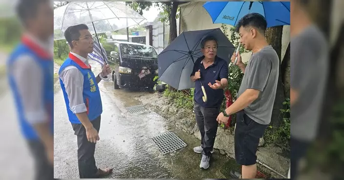 北區區議員侯漢碩聯同村代表及民政處視察營盤村水浸 研建擋水牆改善排水