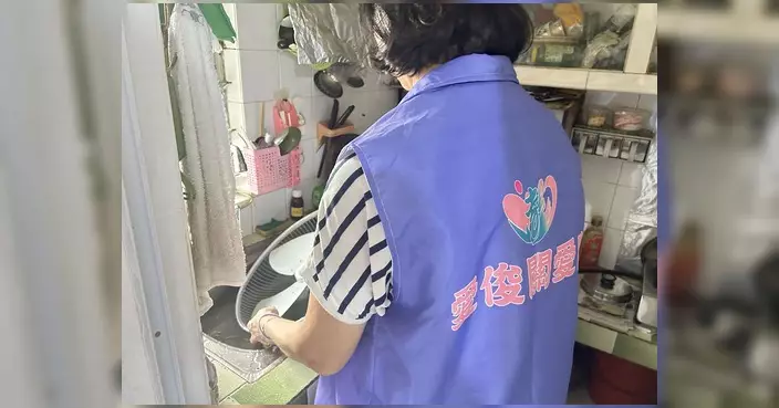 愛俊關愛隊聯同潤愛同行義工 上門為居民提供家居維修清潔