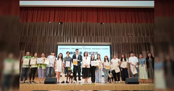 譚鎮國聯校辦生命教育分享會 逾400師生與獲救小狗互動
