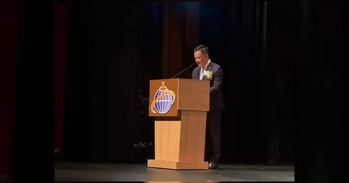鄧飛出席幼兒教育聯校畢業典禮 見證學童接人生首張畢業證書