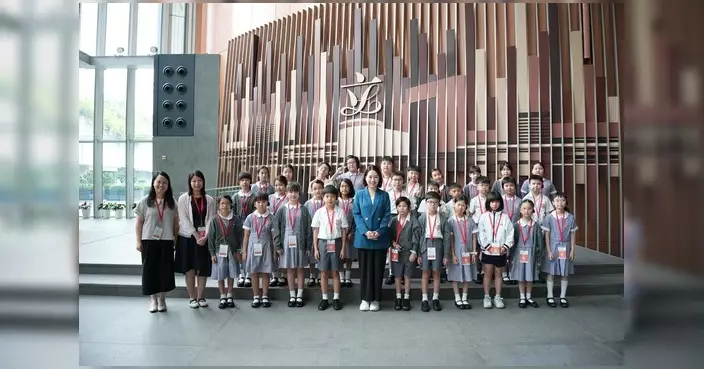 郭芙蓉接待基慧小學師生參觀立法會