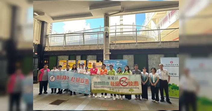 羅志超聯同部門巡麗閣邨 視察蚊患促加強清潔