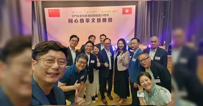 馮沛賢出席屯門回歸文藝晚會 與街坊共聚同歡