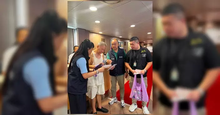 東區警區聯同北角分區人員到區內屋苑進行防罪及防爆竊宣傳活動