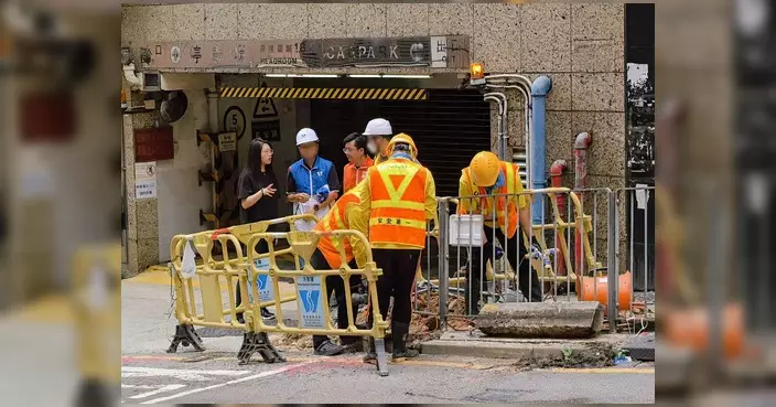 王倩雯跟進士美菲路爆水管停水 爭取凌晨恢復供水