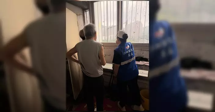 沙田翠嘉關愛隊助獨居長者維修鋁窗 由擔憂到安心露笑容