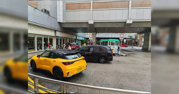 張培剛聯同區議員視察德福花園交通 促港鐵運輸署跟進