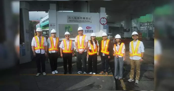 約晤環保署視察大角咀美孚 跟進區內海水垃圾異味問題