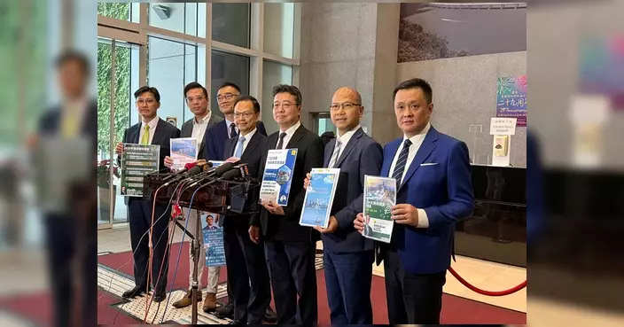 鄧飛倡檢討中小學削資及設數字教育卓越教學獎