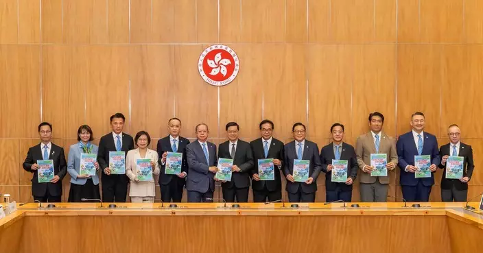 梁美芬晤特首提交施政建議 倡擴大港投規模及設國際經貿法院