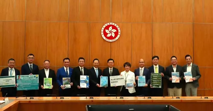 C15+議員晤特首提交五年規劃建議 黃錦良倡設校園數字基建配對基金