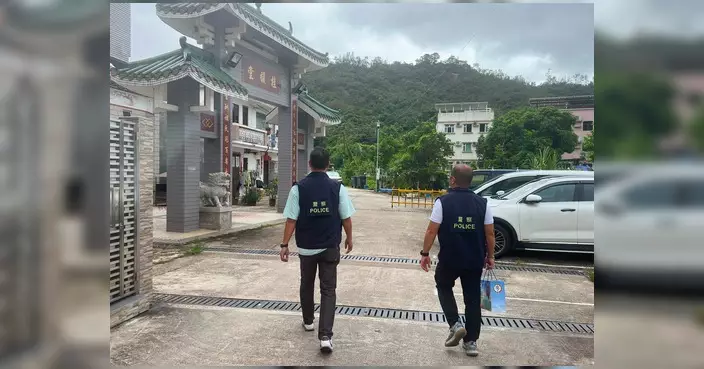 屯門警區走訪掃管笏村及The Carmel 推廣防爆竊資訊