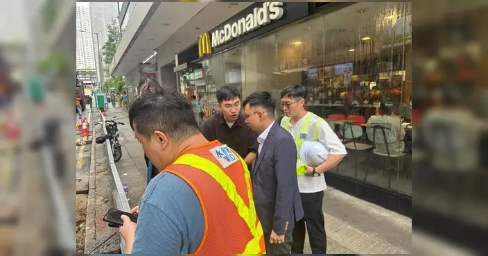 山尾街凌晨水管破裂封路搶修 沙田穗禾路上段停水至午夜