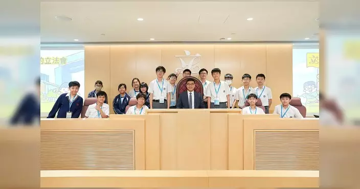 李浩然議員帶領華英中學學生參觀立法會 推動公民與法治教育
