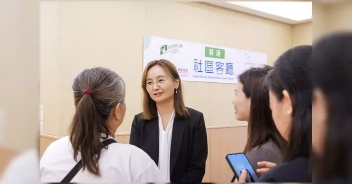 王聰穎聯同郭芙蓉到葵涌社區客廳協助招募會員